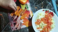 Салат с пекинской капустой и жареной курицей.Очень вкусно получилось!!!!