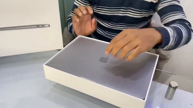MACBOOK AIR 2020 with (M1 chip)