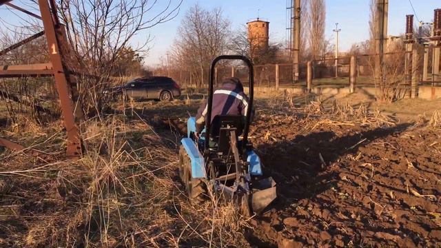 Мінітрактор 4х4 (випробування в оранці)