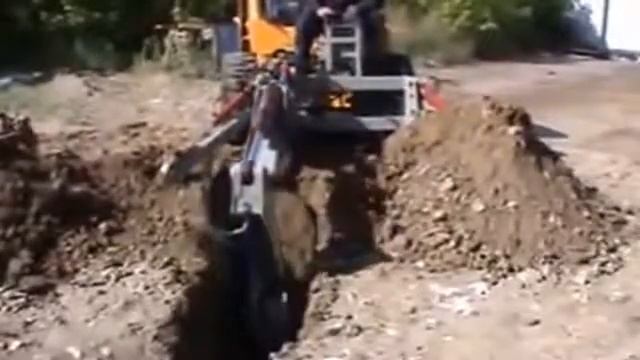 MIX рытье траншеи бобкетом