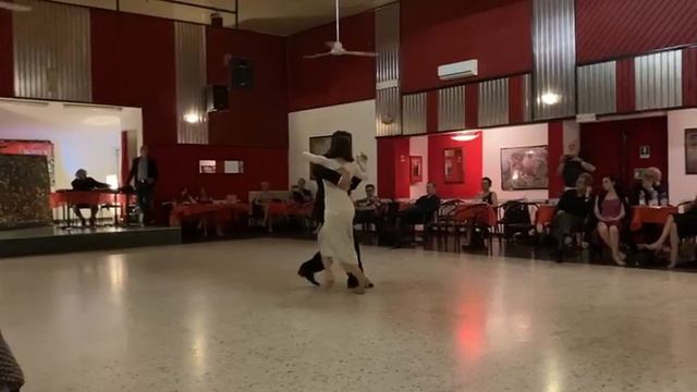 Gabriele Cataldo y Rossana Terruzzi  - Milonga Brava (orq. Francisco Canaro - cant. Roberto Maida)