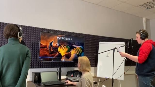 Школа озвучивания. Юля Фнафер озвучивает Осла из Шрека