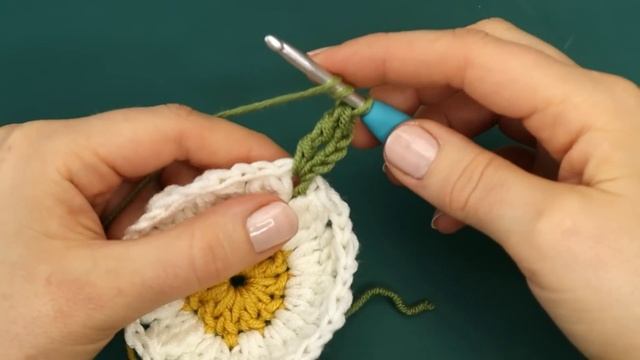 How to Crochet a Daisy Granny Square | Step by Step | US Terms