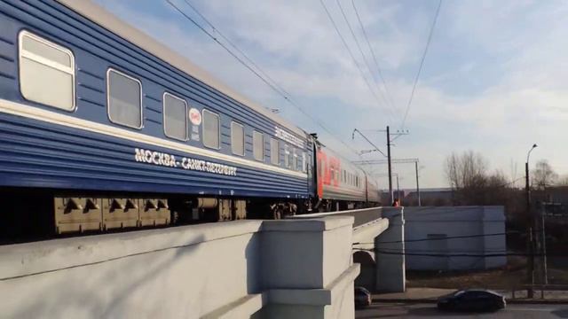 Пассажирский поезд Электровоз ЭП2К 222.