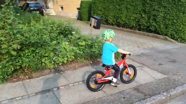 Specialized Hotrock 16 Albert Fauteux 4 years old birthday 1