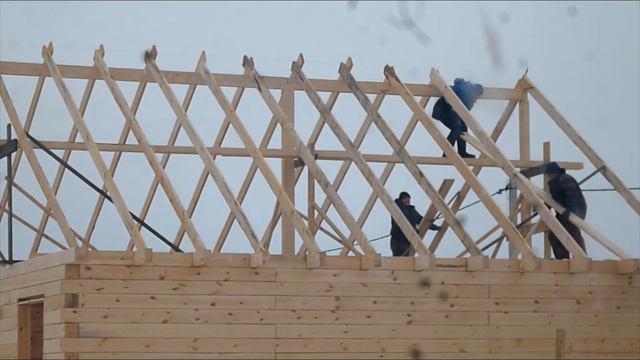Стихию не обманешь. Сосед поднял крышу за 2 дня, а февральская вьюга снесла ее за 2 секунды.