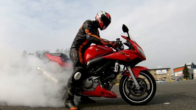 Suzuki SV650S burnout