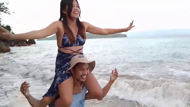 shoulder ride challenge by the beach with mihcah and the new guy hehehhe