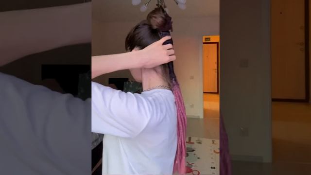 Как заплести цветную  косичку на голове