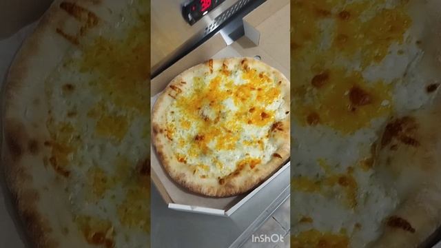 Хрустящий и  аппетитная пицца 4 сыра.