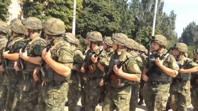 В Мариуполе маршировали полицейские