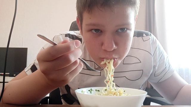 МУКБАНГ ДОШИР🍜АК // КАК ВКУСНО😊 // СТРИМ СЕГОДНЯ БУДЕТ ВЕЧЕРОМ👩🦰