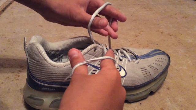 Как быстро завязать шнурки