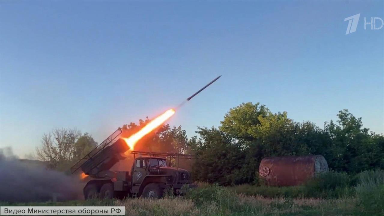 Артиллеристы группировки войск "Запад" уничтожили украинские склады боеприпасов и топлива