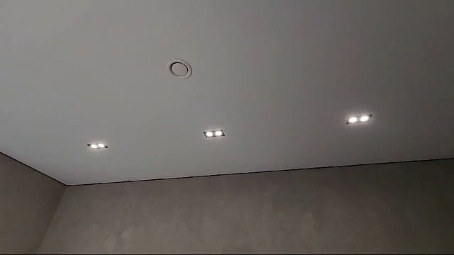 Офис. Полотна TEQTUM, встраиваемые треки, теневой профиль eurokraab