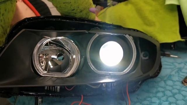 Retrofit BMW3 E90 Swap - W Lampy H7 Zamontowane Projektory Bi-Led