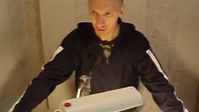 Виктор Крупка читает свои стихи на радио