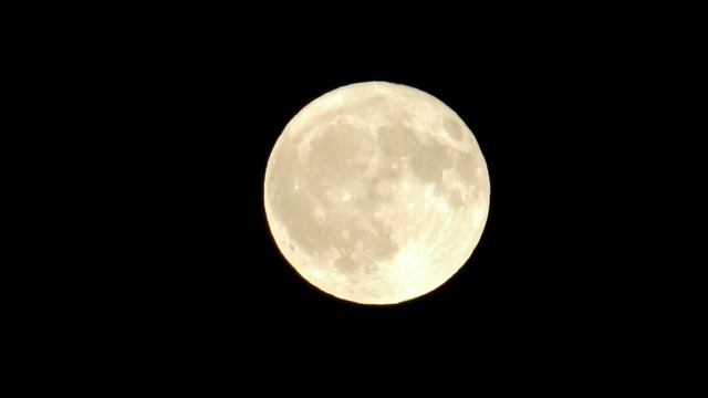 Луна в ночном небе Дмитриевки