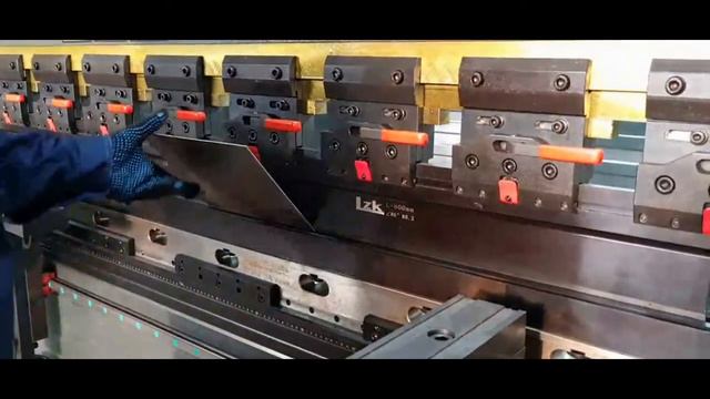 Листогибочный станок Press Brake и вальцовочный станок Byfan Machine на ЗВО