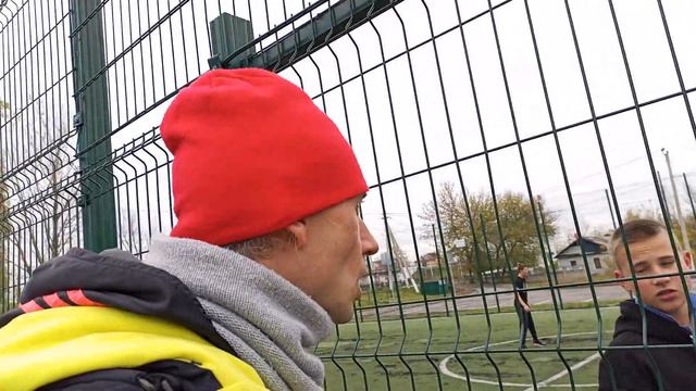 девочки играют в карты мальчики в мяч на уроке физкультуры шк№9 Ливны!!!Евгений Николаевич Шилов