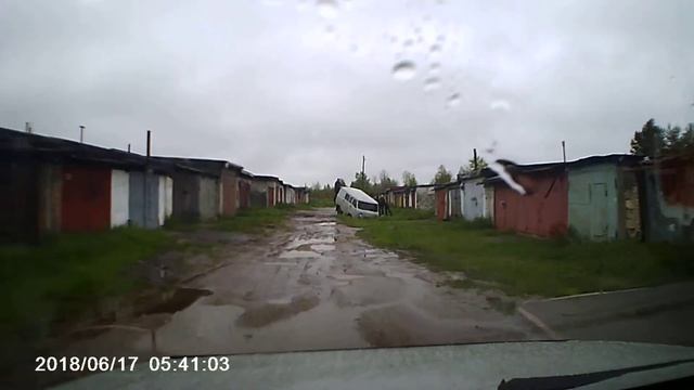 парни с кормовища пытаются достать уаз