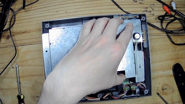 #NES #8bit Glitch-Tastic! Swapping out the cartridge connector.