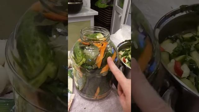 Солим огурцы. Салат из огурцов на зиму.