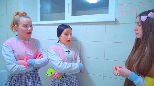 ДИАНА ПРИСПУСТИЛА СВОЮ ЛУЧШУЮ ПОДРУГУ!!! ПОЧЕМУ ДИАНЕ НАДОЕЛО БЫТЬ ДОБРОЙ ЧЕРЛИДЕРШЕЙ?