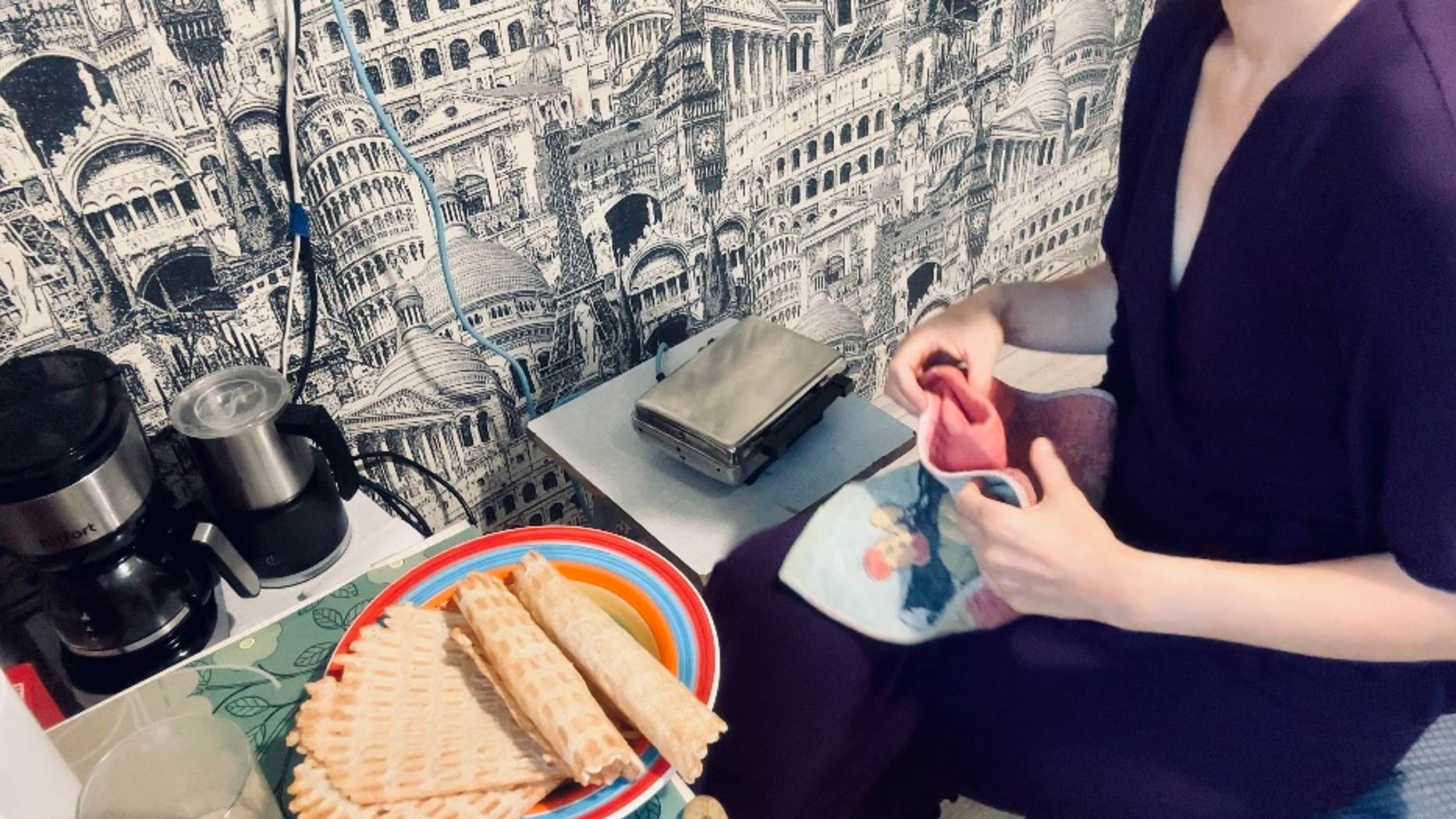 Готовлю вафли на советской вафельнице.