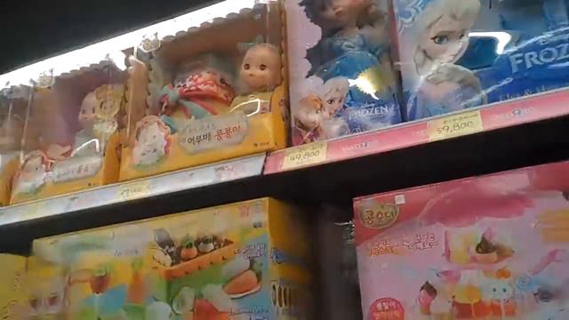 Отдел игрушек в супермаркете Lotte