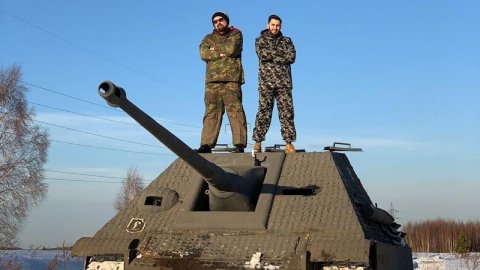 ️ Два танкиста или история о том, как Демидов с Абрамяном учились ездить и стрелять из танка