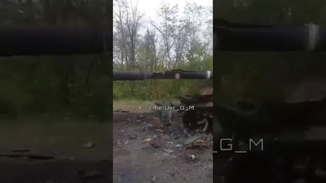 🎥🇺🇦Кадры уничтоженного украинского танка Т-64БВ на одном из направлении СВО💥