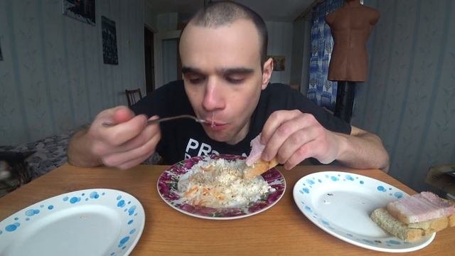 МУКБАНГАСМР РИС СОУС КВАШЕНАЯ КАПУСТА БЕКОН СЫР АДЫГЕЙСКИЙ ОБЖОРУЖИН EATINGASMRMukbang