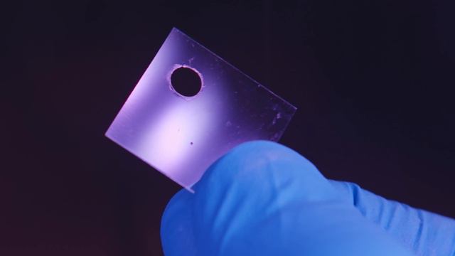 Nanosecond explosions will cut glass [leh8RjVg0Js]