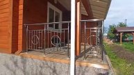 Монтаж перил из нержавеющей стали в доме из клеенного бруса