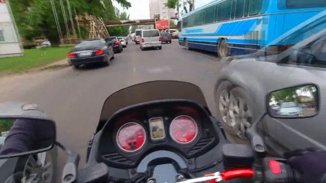 МотоБудни - Не поделили парковочное место - Прохват в плотном трафике - Быдло за рулем