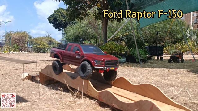 Тест Ford Raptor F-150 на мосту препятствий шасси Traxxas Trx4 324 мм растянутая на 325 мм