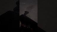 В Гватемале засняли эпичнейший удар молнии в вершину вулкана Фуэго ⚡️