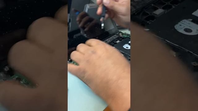 Replace battery on an Asus x200m