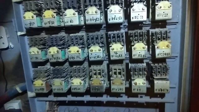 Лифт с пассажиром уехал в приямок