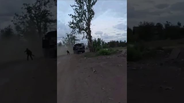 Момент промаха FPV по грузовику Урал ВС РФ, все живы, машина также не пострадала.