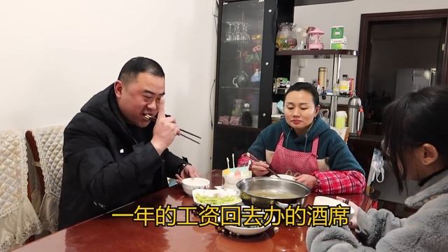 结婚纪念日，小杜做水煮滑肉，胖哥送小礼物时还不忘激励女儿~【胖哥有杜】