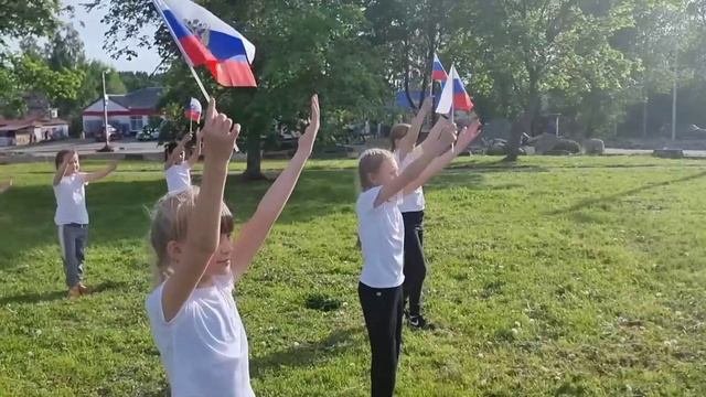 Флешмоб Приморск - Красная долина - день России.mp4