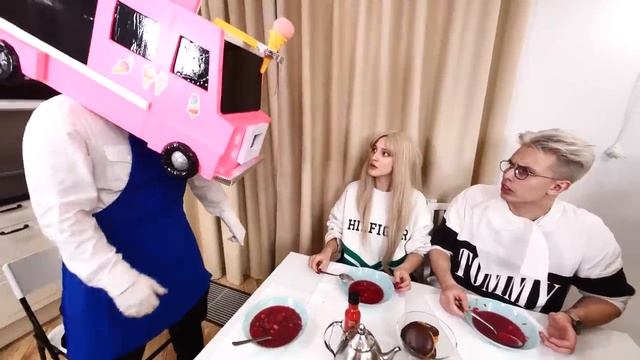 ВСЕ ЗЛЫЕ ДРУЗЬЯ автобусмена пришли к ней под окно! ?