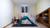 Easy Morning Exercises for a Refreshing Start to Your Day with Pong Yoga