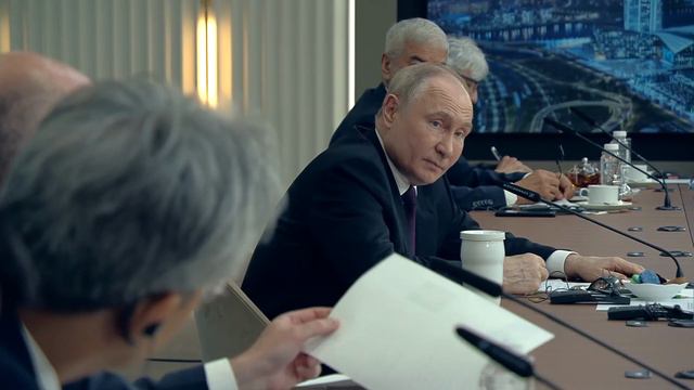 Встреча Путина с руководителями международных информационных агентств на ПМЭФ. Прямая трансляция