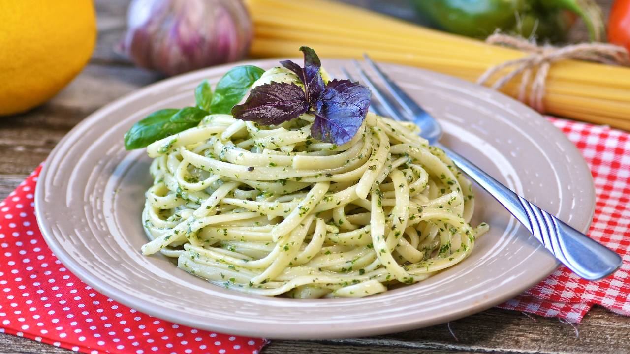 🍲 Паста с соусом Песто — рецепт макарон с зеленым соусом из сезонного базилика