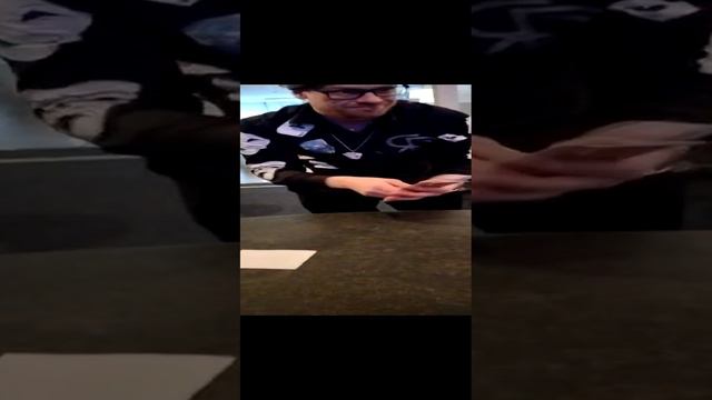 Демонстрирую фокусы в Кафе