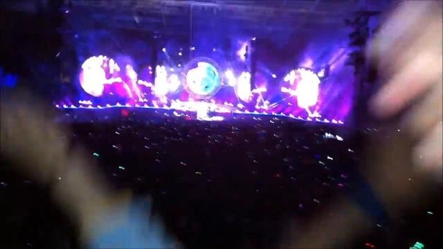 ColdPlay 2012  Every Teardrop is a Waterfall  Dragão Stadium.wmv