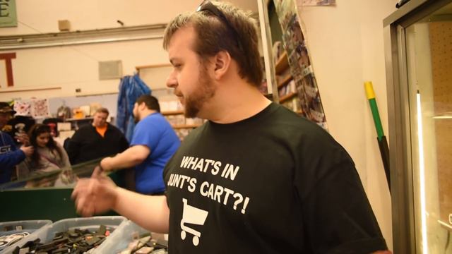 What's in Junt's Cart? - Raynham Flea Market (Indoor)